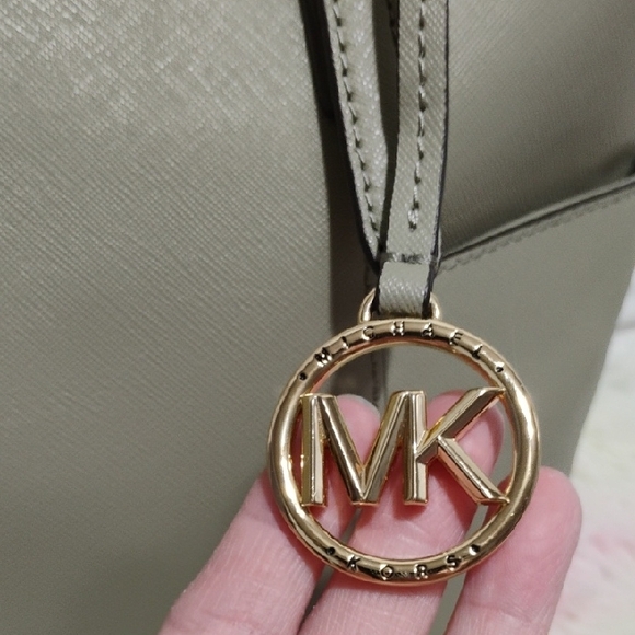 Michael Kors Sullivan Large Saffiano Green Structured Tote Used Once - Picture 3 of 14